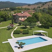 Villa in Tuscany With Pool & Panoramic Views