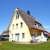 Thatched House in Vieregge by Breetzer Bodden