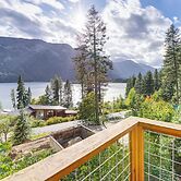 Lake Wenatchee Getaway w/ Water & Mountain Views!