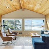 Stunning Ocean Views, Steps to Beach Tranquil Retreat Cove Keep by Ava