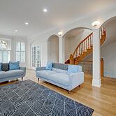 Huge Lincoln Park 6 Bed Duplex with Free Parking! by AllSet Turnover