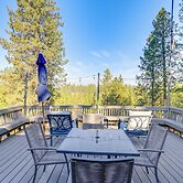 Ping-pong & Private Hot Tub: Family Cabin in Bend!