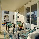 Walk to Beach: Dog-friendly Ventnor City Retreat!