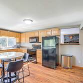 Walk to Water: Lake House in Suring!