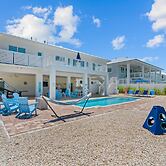 Paradise Point Pool Dock Lounges BBQ