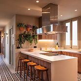 Lovely 6 BR Flat in L Eixample
