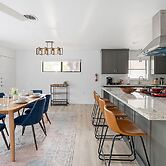 The Oak King Bed Huge Backyard