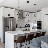 Modern Townhome Rooftop Backyard Garage 2