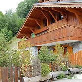 Spacious Holiday Home Near Center of Champagny