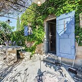 Charming Cottage in Oppede Amidst Vineyards