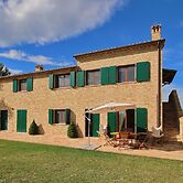 Cottage in Montelabbate With Pool, Garden, Bbq, Parking