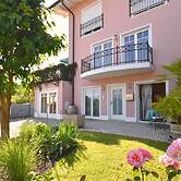 Lovely Flat in Deggendorf With Luxurious Furnishings With Southern Fla