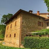 Farmhouse With Stables, Horses and the Ability to Make Horseback Ridin