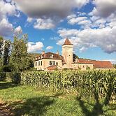 Historic Mansion by the River Lot in Cenevieres