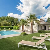 Luxurious Villa in Saint Genies de Fontedit With Heated Pool