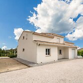 Luxurious Villa in Saint Genies de Fontedit With Heated Pool