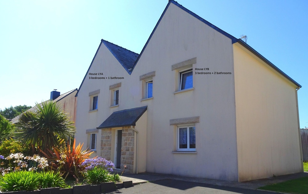 Modern Semi-detached House With Terrace, Saint-quay-portrieux