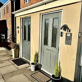 Luxurious Wolverhampton Retreat With 4 Bedrooms