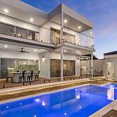 Stanford Luxury Pool Sauna Spa Tennis Court