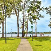 3 Mi to Camp Lejeune: Home w/ Fire Pit & Grill!