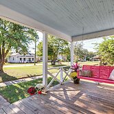 3 Mi to Downtown Covington: Cozy Getaway w/ Porch!