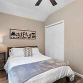 Modern Cabin in Pine Forest Near Austin