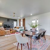 Lake-view Retreat w/ Grill in Eagle Rock!