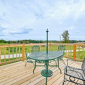 3 Mi to Green River Lake: Quiet Farmhouse w/ Yard