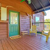 < 1 Mi to Dtwn: Pet-friendly Cabin in Murphy!