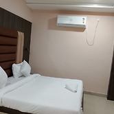 Goroomgo Akay guest house Varanasi