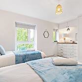 Cosy Retreat in Ashford - Great Location