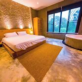 R Resident Resort