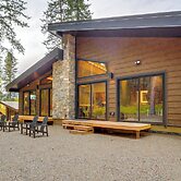 Luxe Valley Home w/ Sauna & Hot Tub Near Mazama