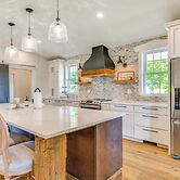 Hope Retreat w/ Furnished Deck Near Parks!