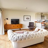 Host Stay Number Five Piglets