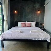 OYO 75530 By the dam cafe and farmstay