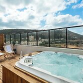 Pool & Jacuzzi Penthouse by Sea N' Rent