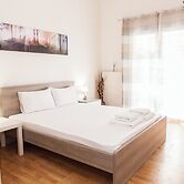 Cozy apt near Stavros Niarchos Park