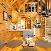Steps to Lake Okeechobee: Cabin w/ Pool Access!