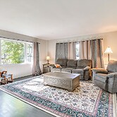 Large Yard & Fire Pit: Pet-friendly Ravenna Home!