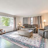 Large Yard & Fire Pit: Pet-friendly Ravenna Home!