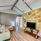 12 Mi to The Alamo: Converse Home w/ Foosball