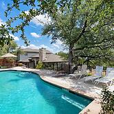 Exceptional Lake Travis Estate w Pool