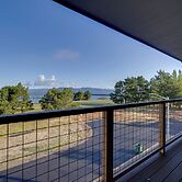 Balconies w/ Scenic River Views: Hammond Townhome!