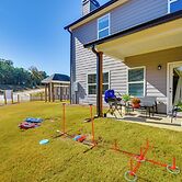 Family Friendly: Modern Townhome in Lula!