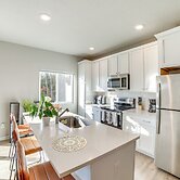 10 Mi to Grand Rapids: Modern Townhome!