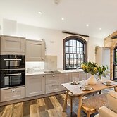 Chapel Loft - Brand New With Parking