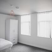 Room in Guest Room - Cheerful Big Room in Leicester