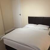 Room in Guest Room - Large Room in Leicester