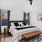 High End Home w Pool Hot Tub Gameroom